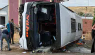 Yolcu otobüsü devrildi: 1 ölü, 40 yaralı