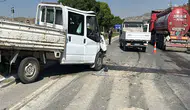 İki kamyonet kavşakta çarpıştı: 5 yaralı