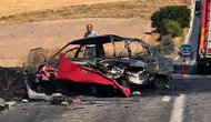 Çarpışan otomobillerden biri alev aldı: 1 ölü