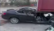 Otomobil, TIR'ın altına girdi, baba ve oğlu öldü