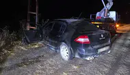 Elektrik direğine  sürücü ağır yaralandı