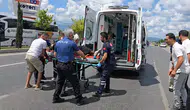 Otomobille çarpışan motosikletteki çift yaralandı