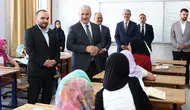 Vali Akın, yaz okulu öğrencilerini ziyaret etti