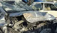 Otomobiller kafa kafaya çarpıştı: 1 ölü, 7 yaralı
