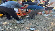 Bariyerlere çarpan otomobil takla attı: 6 yaralı