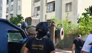 Elinde el bombası ile kendisini eve kilitledi