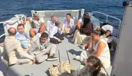 Şık giyinerek yurt dışına kaçmak isteyen 12 kaçak göçmen yakalandı