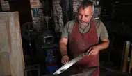 Konya’da geleneksel zanaatın son temsilcilerinden! Çeliği sanatla buluşturuyor
