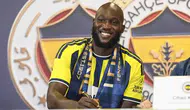 Fenerbahçe'de ezber bozan transfer politikası! 8 yıllık alışkanlık değişti