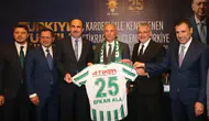 Konya'daki buluşmada dikkat çeken Konyaspor detayı! Ömer Atiker'den Ala'ya özel hediye