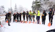 Konya'da karla mücadele eden ekibe moral!
