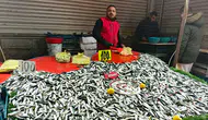 Konya Dumlupınar Pazar'ında hamsi 100 TL: Vatandaş akın etti!