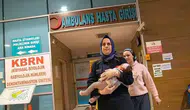 Kanepeden düşen 2 aylık bebeğin kafatası kırıldı
