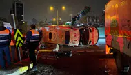 Otomobille çarpışarak takla atan ambulanstaki 3 kişi yaralandı