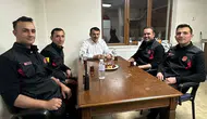 Konyalı Başkan kahraman itfaiyecilerle aynı sofrada!
