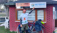 Pedallarla kıtalar aşıyor: Fransalı sporcu Beyşehir'de mola verdi