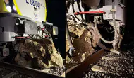 Yolcu treninin lokomotifi, düşen kaya nedeniyle raydan çıktı