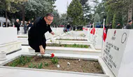 Konya Vekili Bektaş şehit mezarlarına çiçek bıraktı