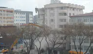 Maliye binasının yıkımı başladı