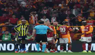 Derbide Fenerbahçe 10 kişi kaldı! Galatasaray farkı ikiye çıkardı