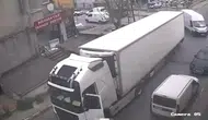 El frenini çekilmeyen TIR minibüse çarptı