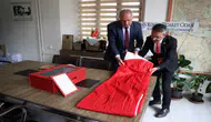 Çanakkale'den getirilen şehitlik bayrağı tarihi Konya Lisesi'ne teslim edildi