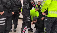 Ehliyetsiz motosiklet sürücüsüne biber gazıyla müdahale