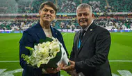 Konyaspor Başkanı Ömer Atiker' den Necmettin Koç'a çiçekli karşılama