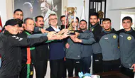 Futbolculardan Başkan Ustaoğluna ziyaret