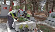 Konya'da şehitler unutulmadı: Kabirlerde vefa çalışması