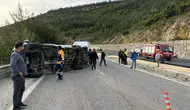 Otomobil ile minibüs çarpıştı: 12 yaralı