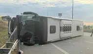 Devrilen yolcu otobüsündeki 25 kişi yaralandı