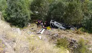 Minibüs uçuruma yuvarlandı; yaralılar var