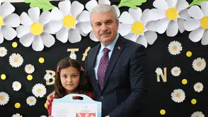 Konya Valisi Akın öğrencilerin karne sevincine ortak oldu