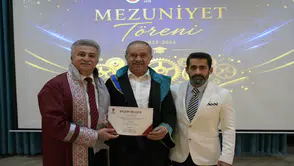 Başkan Mehmet Günbaş mezuniyet sevinci yaşadı