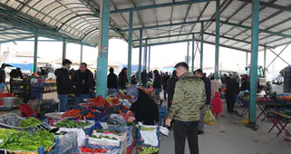 Konya'da salı pazarı bereketi: Taze ürünler yerini aldı!