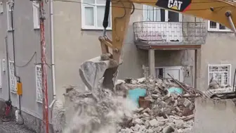 Konya'da metruk binalar yıkılıyor!