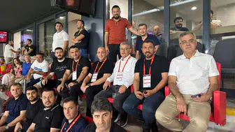 Konyaspor yönetimi Göztepe maçında tam kadro