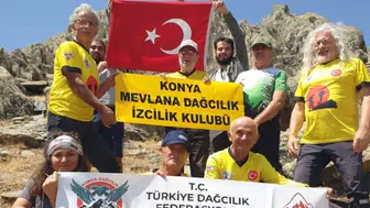 Mevlana dağcıları Bağrıkurt’un zirvesinde