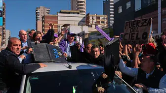 Arjantin Devlet Başkanı taşlı saldırı
