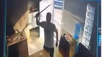 Taksi durağına kılıçlı saldırı: Görevli yaralandı