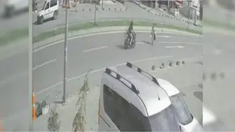 Engelli vatandaşa motosiklet çarptı