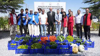 Konya'da gençlerle gönüllü hasat etkinliği