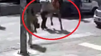 Yol verme kavgasında kadını darbettiler