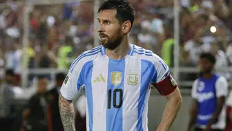 Messi, Arjantin'deki son maçında 2 gol attı