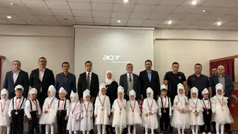 Konya'da 4-6 yaş Kur’an kursu öğrencileri sahneye damga vurdu!