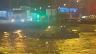 Konya’da sağanak felaketi! Araçlar sulara gömüldü