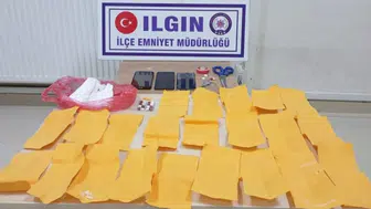 Konya'da araçlarında uyuşturucu bulunan 3 zanlı tutuklandı