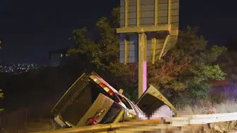 Araç şarampole devrildi: 2 ölü