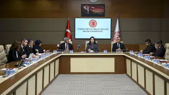 Meclise "kadınlar da askere alınsın" başvurusu